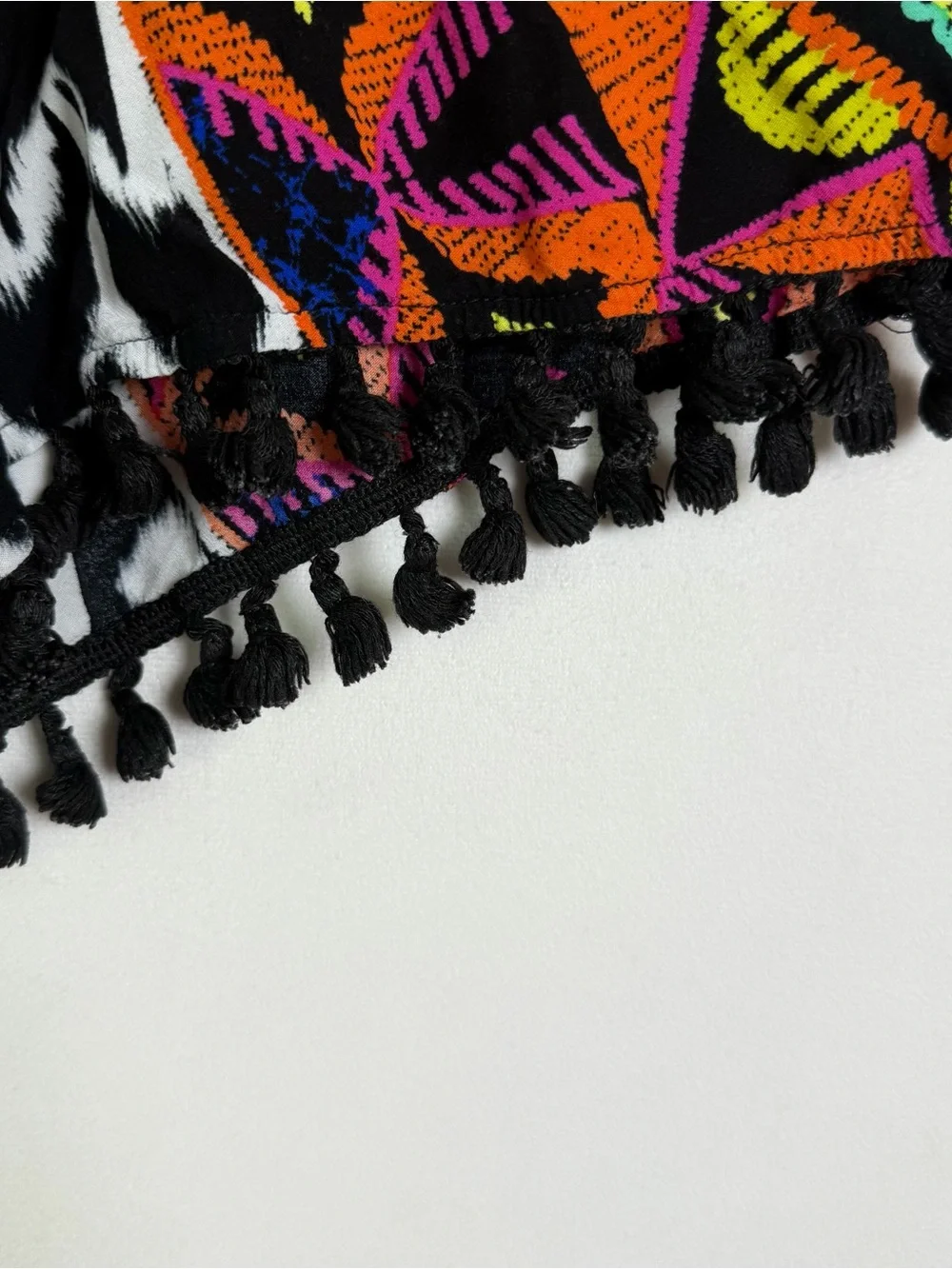 Trina Turk Women’s Sz S Boho Geometric Print Pom Pom Tassel Festival Shorts - Picture 4 of 10